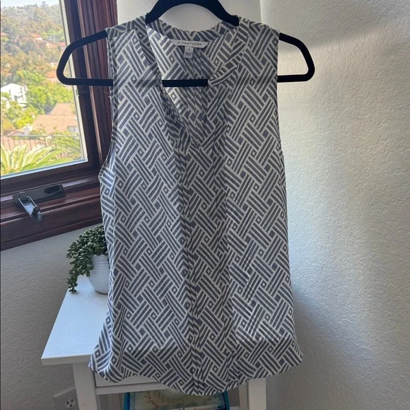 Sleeveless Women’s Blouse Tank Top Medium, Blue & White, Sheer Geometric Pattern - Picture 6 of 13